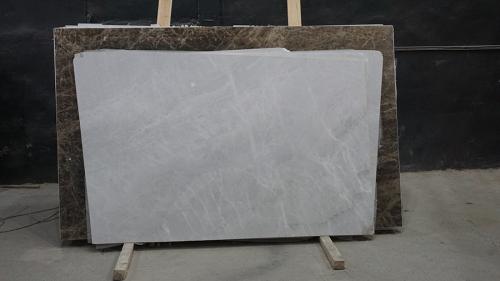 3)-holanta-white-marble-feature-wall